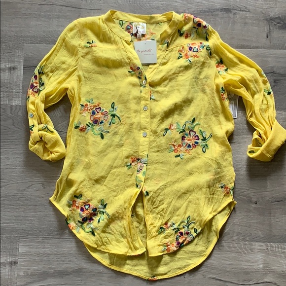 Anthropologie Tops - Anthropologie Fig Flower yellow button dow…